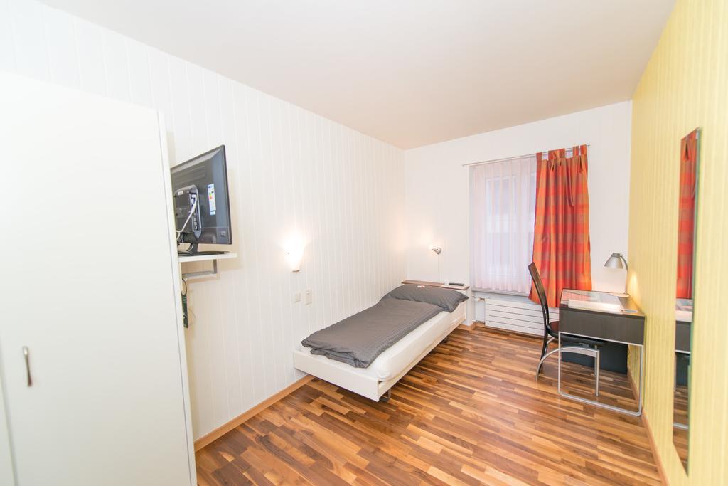 Hotel Rotes Haus Brugg  Ruang foto