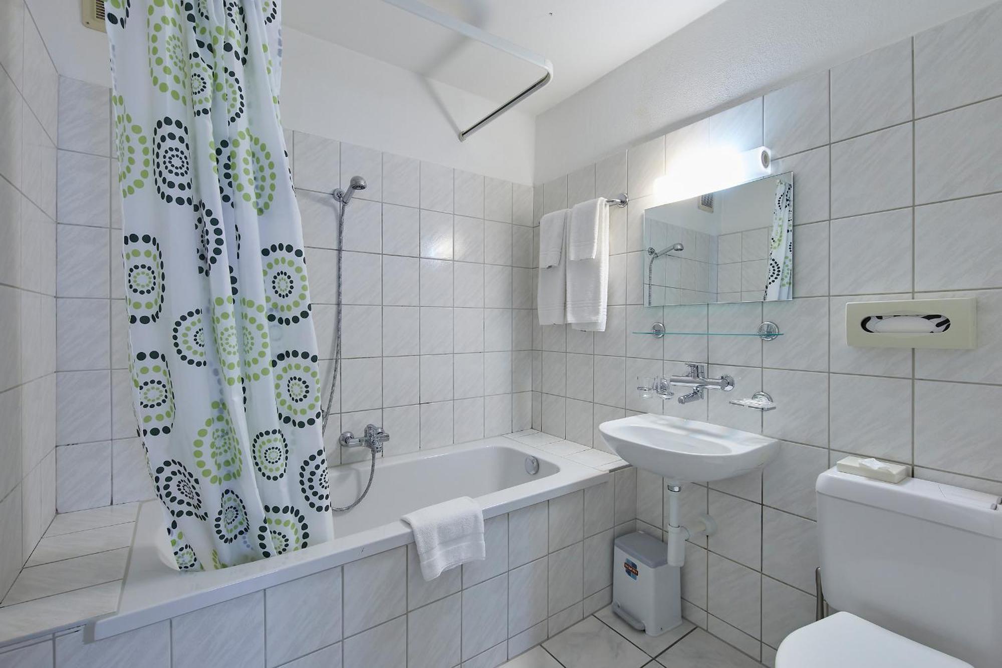 Hotel Rotes Haus Brugg  Bagian luar foto