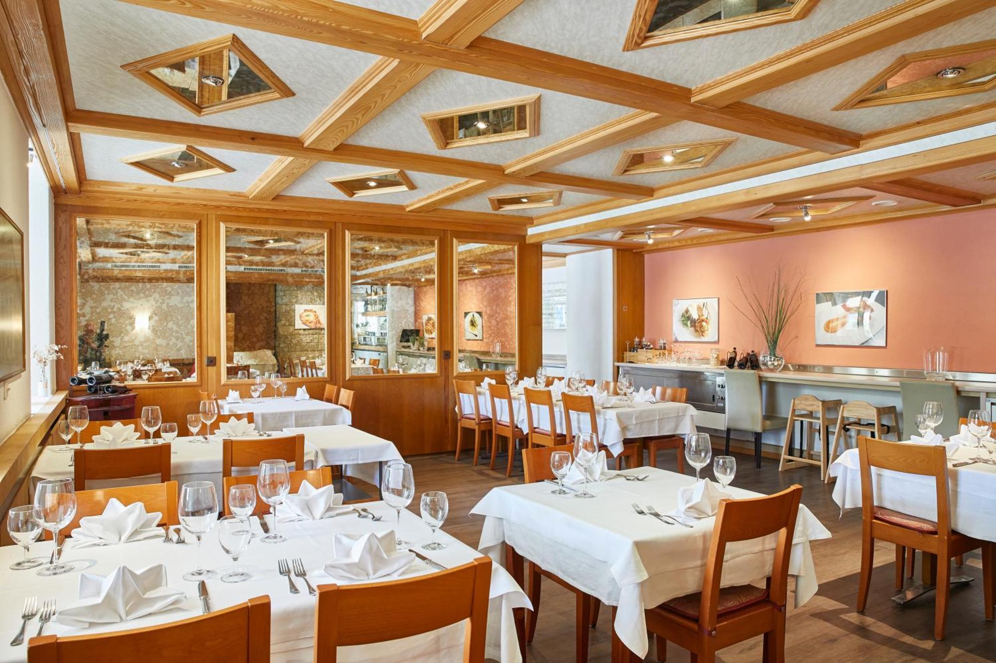 Hotel Rotes Haus Brugg  Bagian luar foto