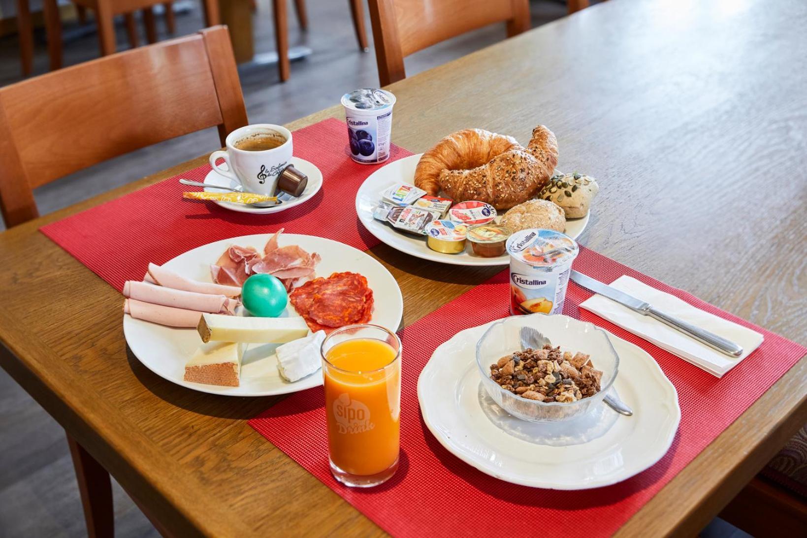 Hotel Rotes Haus Brugg  Bagian luar foto
