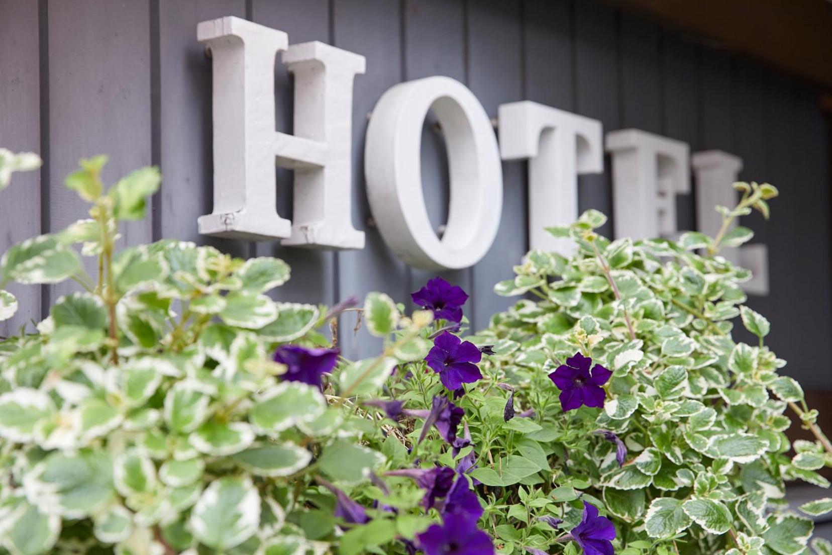 Hotel Rotes Haus Brugg  Bagian luar foto