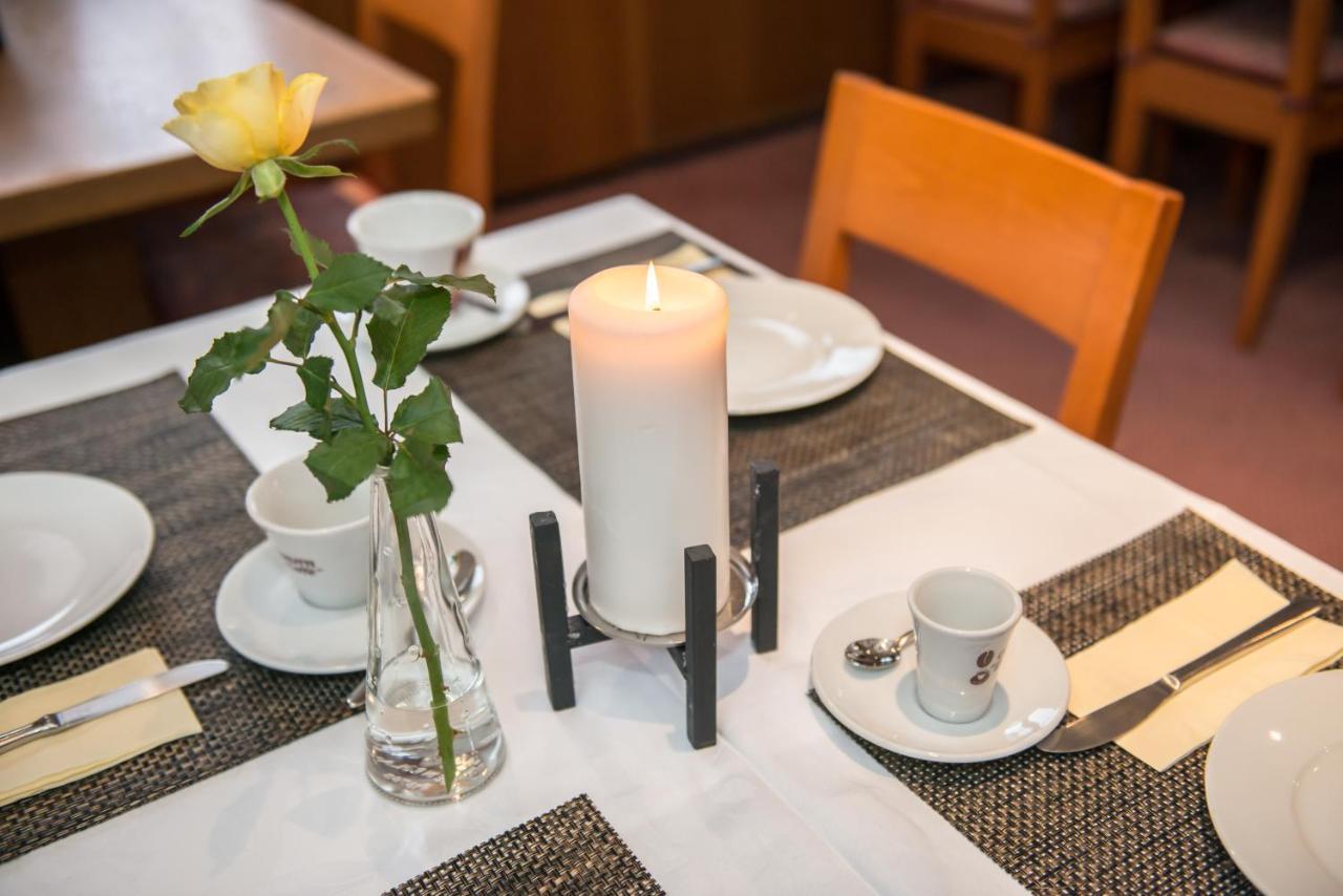 Hotel Rotes Haus Brugg  Bagian luar foto